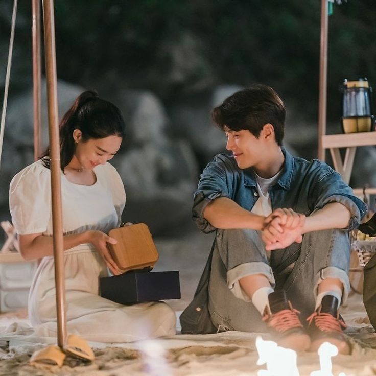 Bikin Baper! Ini 6 Drama Korea Bertema 'Musuh Jadi Cinta'  - iZaura