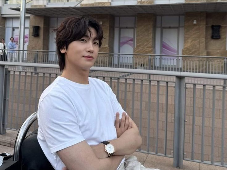 Siap Menyaksikan Akting Park Hyung Sik di Drama Terbaru Buried Hearts? - iZaura