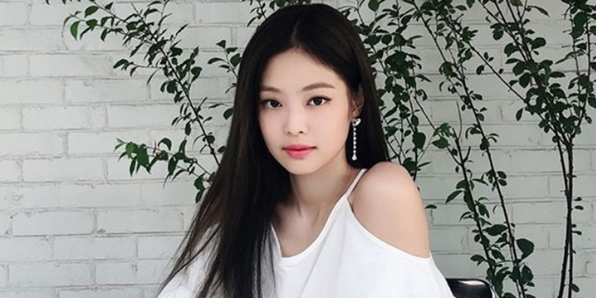 Lirik Lagu Love Hangover - Jennie BLACKPINK feat. Dominic Fike - iZaura